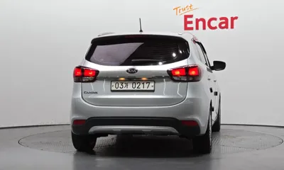 Kia Carens 2017, 133095 км, за 5665.17 USD