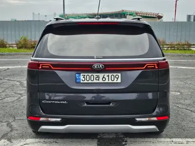 Kia Canival 2021, 143676 км, за 13456.74 USD