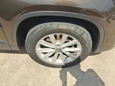 Volkswagen Tiguan 2018, 130399 км, за 6925.1 USD - фото 6