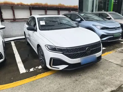 Volkswagen Lavida 2025, 2900 км, за 12232.51 USD