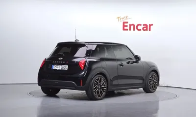 MINI Cooper 2025, 13287 км, за 21062.2 USD