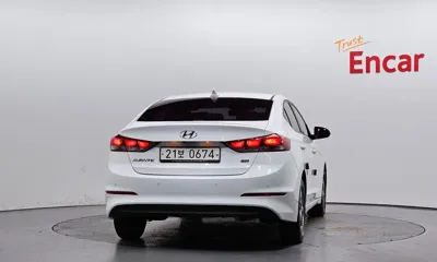 Hyundai Avante 2017, 100148 км, за 6498.62 USD