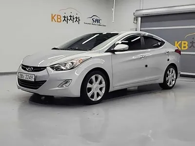 Hyundai Avante · 2012 год