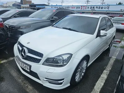 Mercedes-Benz C-Class 2014, 136000 км, за 3931.99 USD