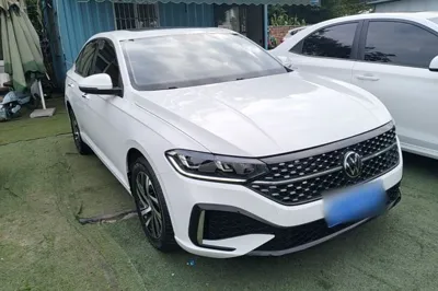 Volkswagen Lavida 2023, 32800 км, за 11040 USD