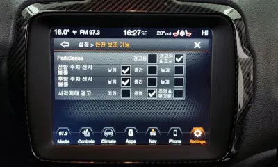 Jeep Renegade 2020, 72341 км, за 10181.29 USD - фото 16