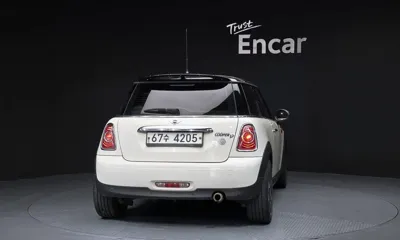 MINI Cooper 2012, 179206 км, за 1943.7 USD