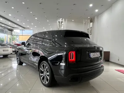 Rolls-Royce Cullinan 2023, 493 км, за 327771.81 USD