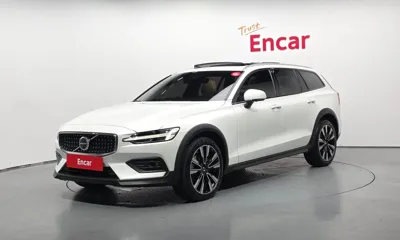 Volvo V60 · 2023 год