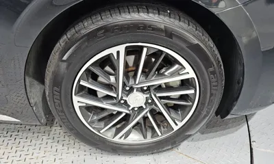 Hyundai Grandeur 2020, 73333 км, за 12312.71 USD - фото 27