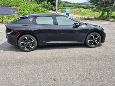 Kia EV6 2023, 45427 км, за 18071.89 USD