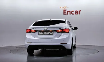 Hyundai Avante 2015, 110436 км, за 3908.8 USD