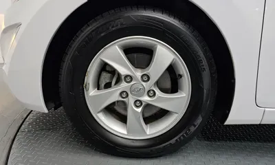 Hyundai Avante 2015, 110436 км, за 3908.8 USD