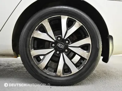 Kia Carens 2010, 131733 км, за 2560.06 USD