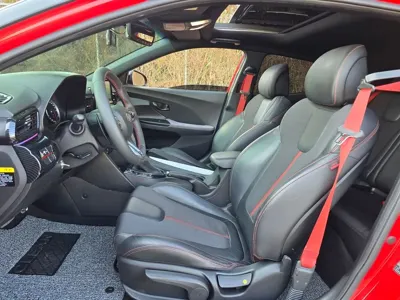 Hyundai Veloster 2018, 126025 км, за 5579.62 USD - фото 8