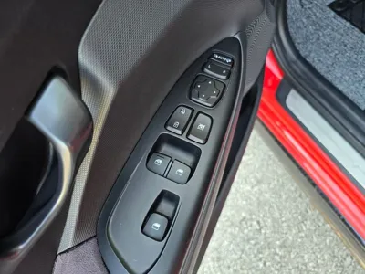 Hyundai Veloster 2018, 126025 км, за 5579.62 USD - фото 9