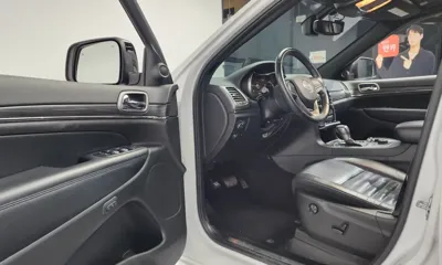 Jeep Cherokee 2020, 65232 км, за 15688.59 USD - фото 10