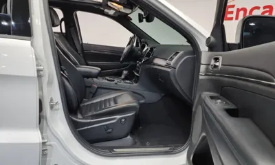Jeep Cherokee 2020, 65232 км, за 15688.59 USD - фото 11