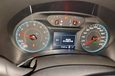 Chevrolet Equinox 2018, 121800 км, за 6407 USD - фото 11