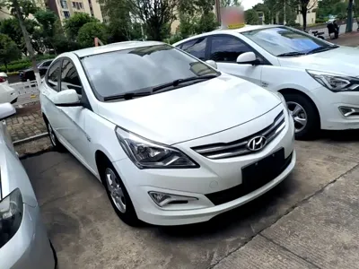 Hyundai Verna 2015, 77000 км, за 3035.26 USD
