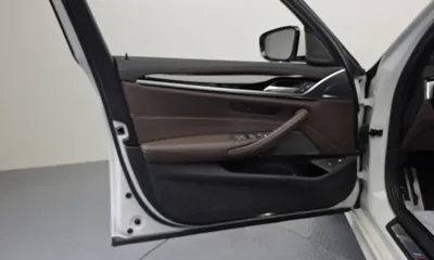 BMW 5-Series 2023, 20147 км, за 32059.78 USD - фото 24
