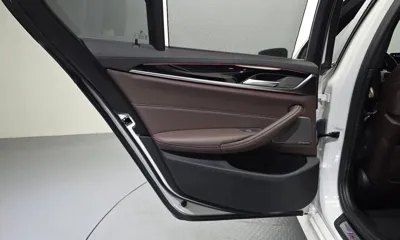 BMW 5-Series 2023, 20147 км, за 32059.78 USD - фото 25