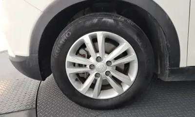 KG_Mobility_Ssangyong TIBOLI 2015, 102208 км, за 4420.46 USD