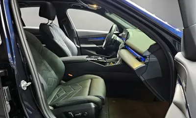 BMW 5-Series 2025, 7233 км, за 45256.22 USD - фото 10