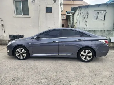 Hyundai Sonata 2013, 113925 км, за 3190.73 USD