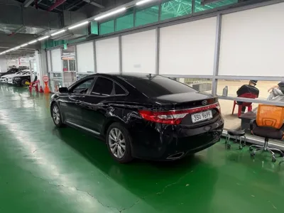 Hyundai Grandeur 2012, 171493 км, за 2487.86 USD