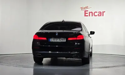 BMW 5-Series 2022, 61807 км, за 22924.32 USD
