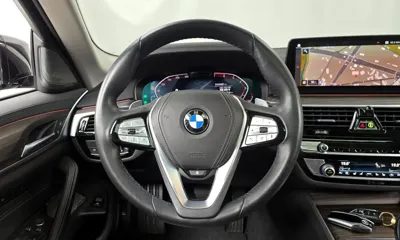 BMW 5-Series 2022, 61807 км, за 22924.32 USD - фото 13