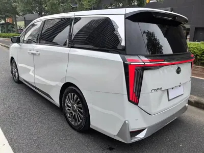 GAC Motor Trumpchi M8 2023, 100000 км, за 27701.97 USD