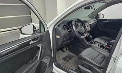 Volkswagen Tiguan 2020, 157605 км, за 11921.83 USD - фото 10