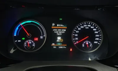 Kia K5 2023, 124017 км, за 10496.26 USD - фото 8