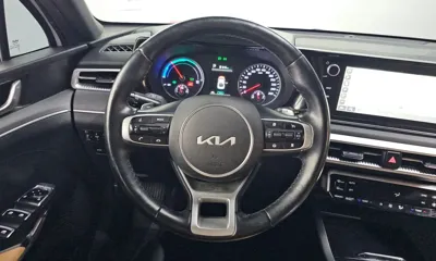 Kia K5 2023, 124017 км, за 10496.26 USD - фото 13