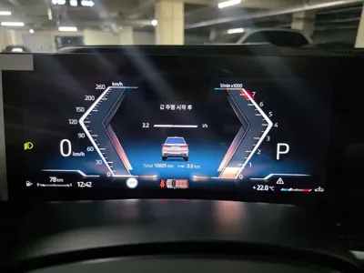 BMW X7 2025, 10603 км, за 81967.29 USD - фото 8