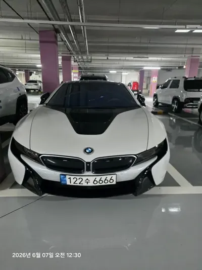 BMW i8 · 2015 год