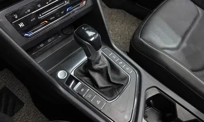 Volkswagen Tiguan 2023, 41351 км, за 18962.67 USD - фото 9