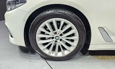 BMW 5-Series 2019, 166862 км, за 12481.31 USD