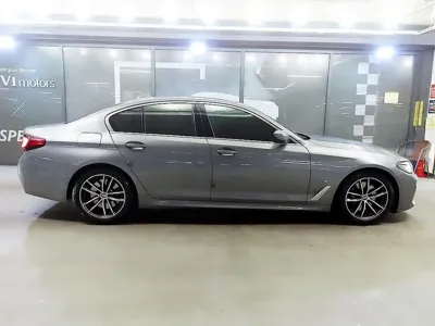 BMW 5-Series 2023, 22591 км, за 28609.18 USD