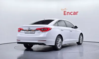 Hyundai Sonata 2016, 95042 км, за 7488.44 USD