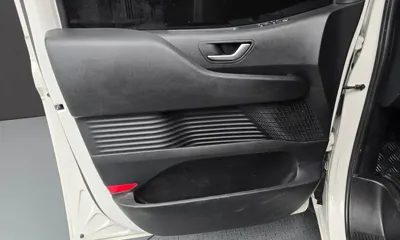 Hyundai Staria 2023, 49712 км, за 15926.67 USD - фото 24