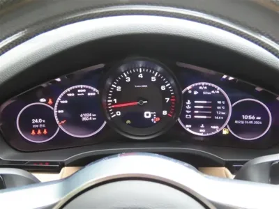 Porsche Cayenne 2022, 61000 км, за 58234.7 USD