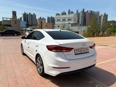 Hyundai Avante 2018, 153387 км, за 4755.7 USD