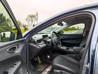 BYD Seal 05 DM-i 2025, 5000 км, за 9683.95 USD