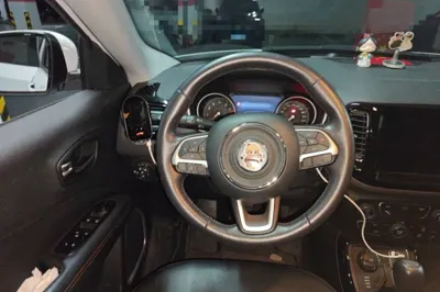 Jeep Compass 2019, 23900 км, за 9487 USD - фото 7