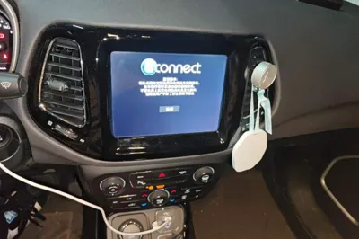 Jeep Compass 2019, 23900 км, за 9487 USD - фото 10