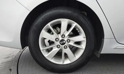 Kia K5 2016, 75590 км, за 5185.77 USD