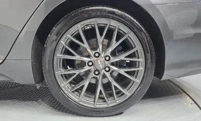 Genesis G80 2018, 200935 км, за 9184.01 USD